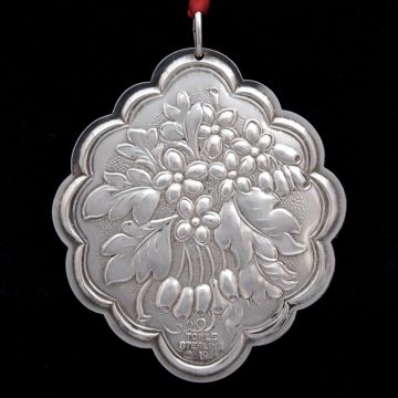 1984 Towle Floral Medallion Hawthorne Sterling Ornament image